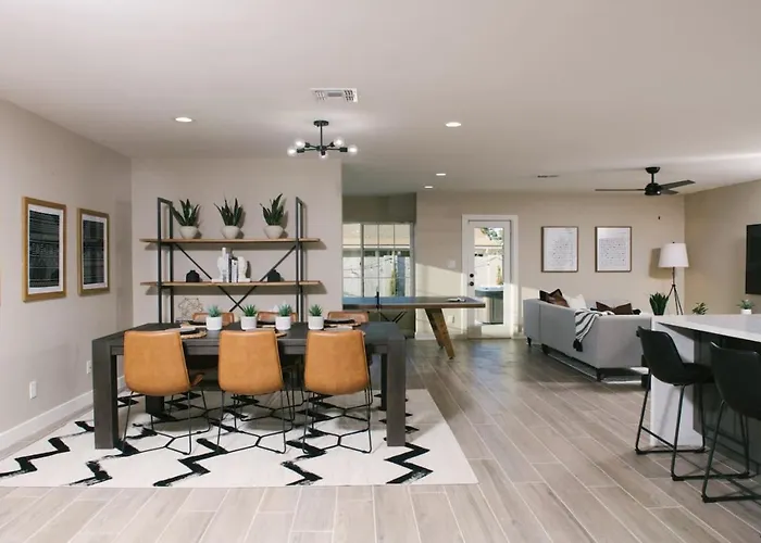 Pure Elegance In Old Town - Pool, Hot Tub, Fire Pit & Ping-pong Scottsdale