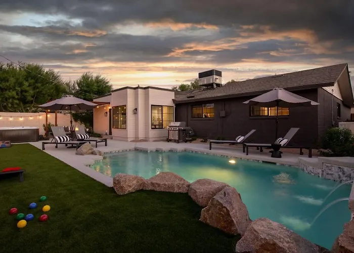 Pure Elegance In Old Town - Pool, Hot Tub, Fire Pit & Ping-pong