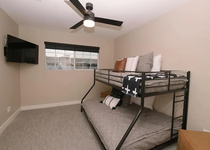 Pure Elegance In Old Town - Pool, Hot Tub, Fire Pit & Ping-pong Holiday home *