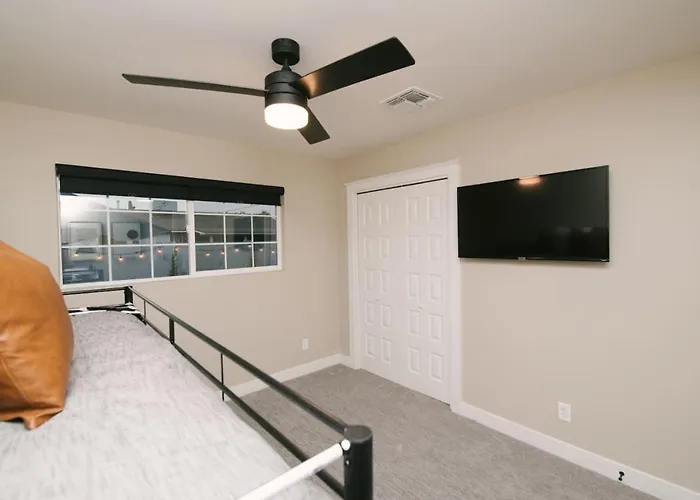 Pure Elegance In Old Town - Pool, Hot Tub, Fire Pit & Ping-pong