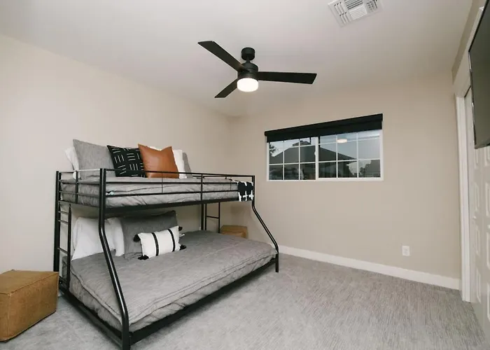 Pure Elegance In Old Town - Pool, Hot Tub, Fire Pit & Ping-pong * Scottsdale