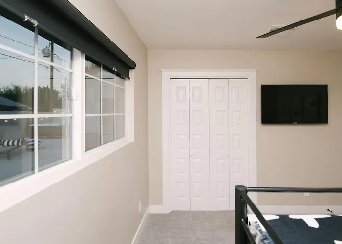 Pure Elegance In Old Town - Pool, Hot Tub, Fire Pit & Ping-pong *