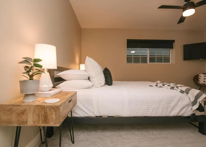 Pure Elegance In Old Town - Pool, Hot Tub, Fire Pit & Ping-pong * Scottsdale