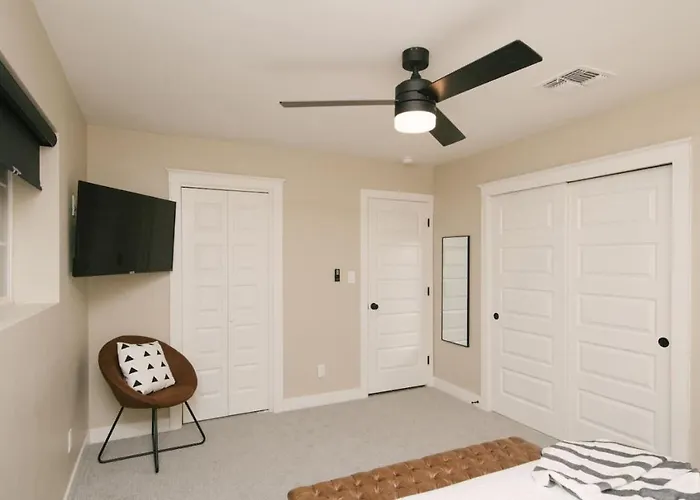 Pure Elegance In Old Town - Pool, Hot Tub, Fire Pit & Ping-pong Scottsdale