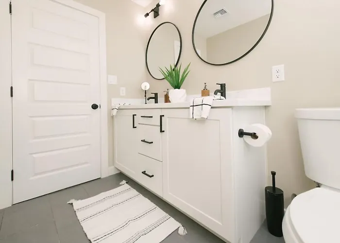 Pure Elegance In Old Town - Pool, Hot Tub, Fire Pit & Ping-pong * Scottsdale