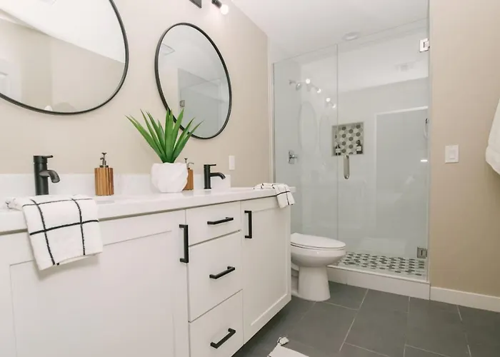 Pure Elegance In Old Town - Pool, Hot Tub, Fire Pit & Ping-pong