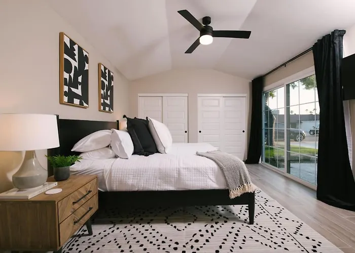 Pure Elegance In Old Town - Pool, Hot Tub, Fire Pit & Ping-pong Scottsdale