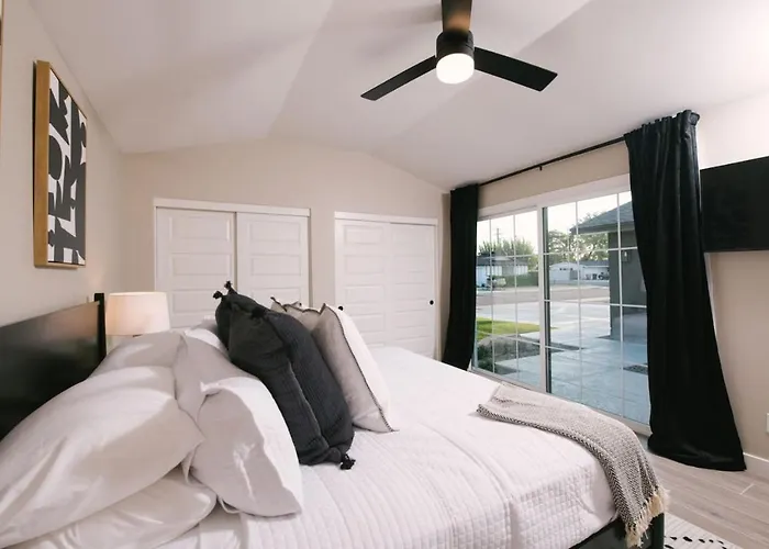 Pure Elegance In Old Town - Pool, Hot Tub, Fire Pit & Ping-pong Holiday home *