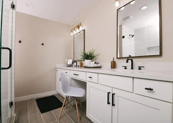 Pure Elegance In Old Town - Pool, Hot Tub, Fire Pit & Ping-pong Scottsdale