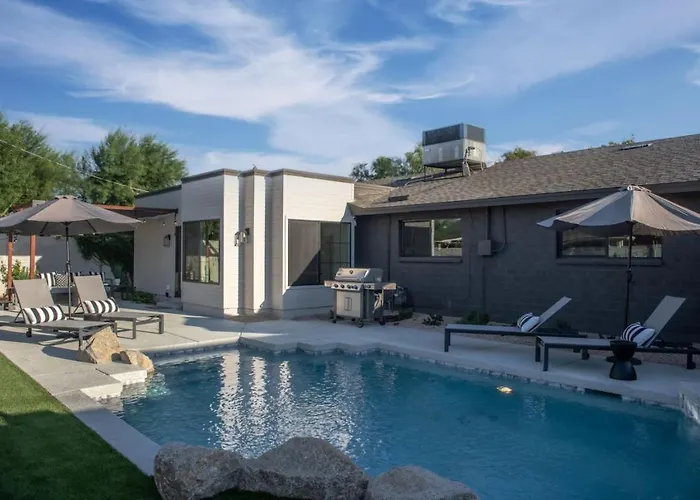 Pure Elegance In Old Town - Pool, Hot Tub, Fire Pit & Ping-pong * Scottsdale