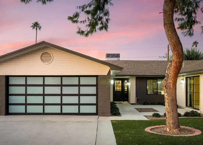 Pure Elegance In Old Town - Pool, Hot Tub, Fire Pit & Ping-pong *